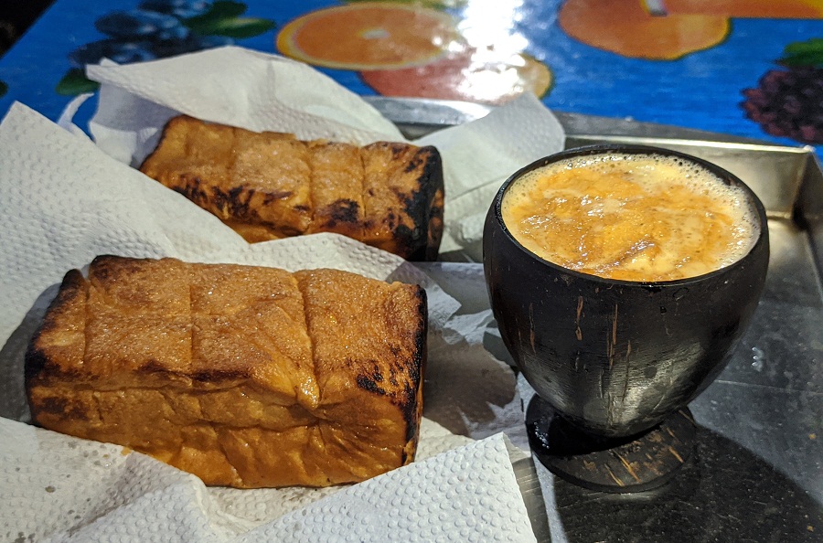 কুষ্টিয়ার লাহিনীতে পানি উন্নয়ন বোর্ডের ক্যানাল পাড়ে গড়ে ওঠা একটি চায়ের দোকান ‘জাফর টি স্টল।’